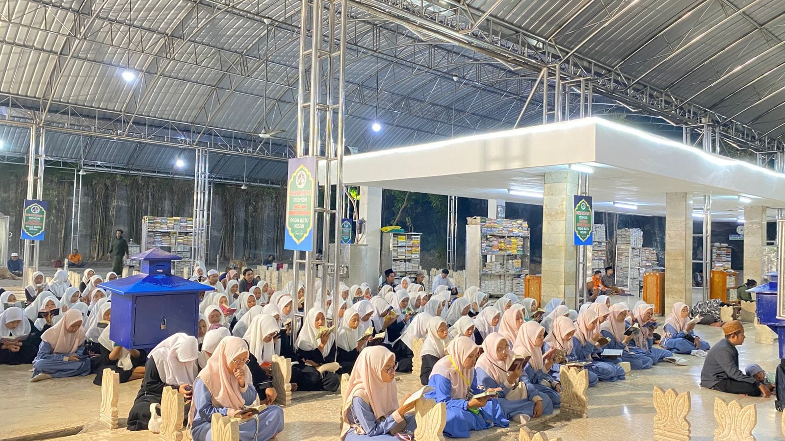 ZIARAH SUNAN AMPEL 